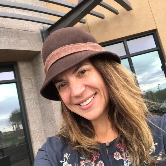 Meet your Posher, Jen - Picture 3 of 6